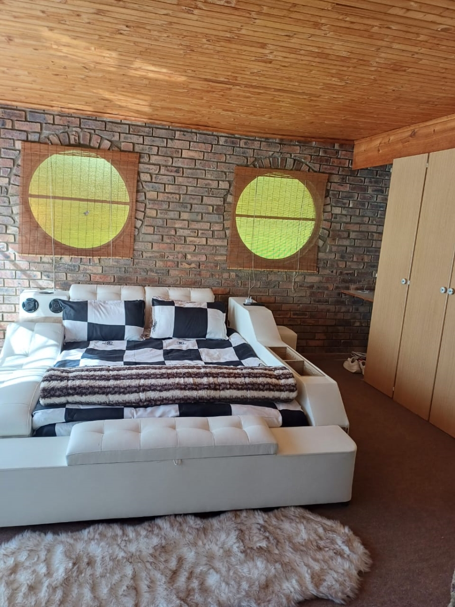 4 Bedroom Property for Sale in Heilbron Free State